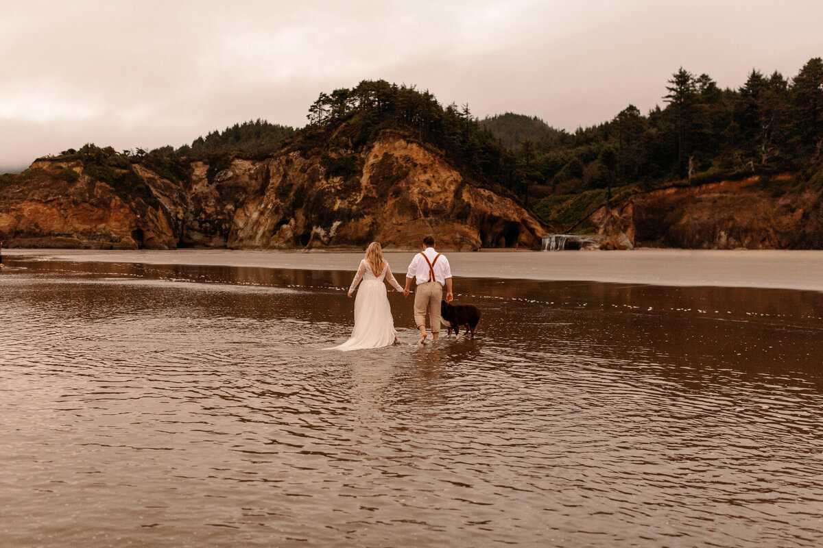 EMILY VANDEHEY PHOTOGRAPHY -- Oregon Coast Elopement -- Hug Point_ Oregon -- Natalie + Isaac -- BRIDALS-168