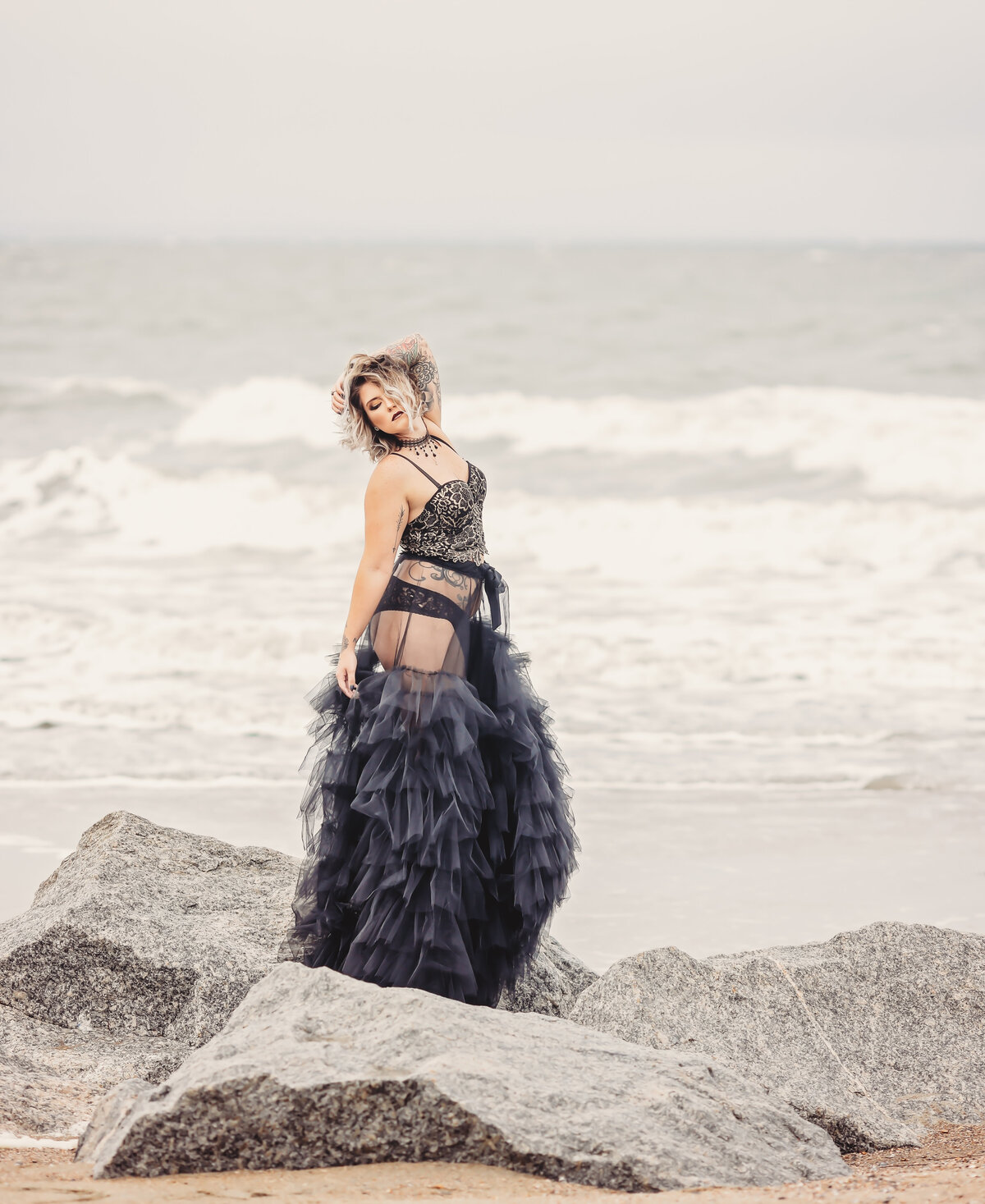 savannah-glamour-black-tulle-dress-portraits-on-the-beach-03