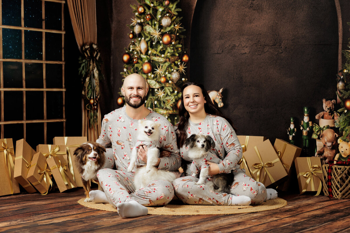 Best NWA holiday photographer, holiday portraits near me, Northwest Arkansas holiday photography, NW Arkansas holiday photos, NWA santa photos