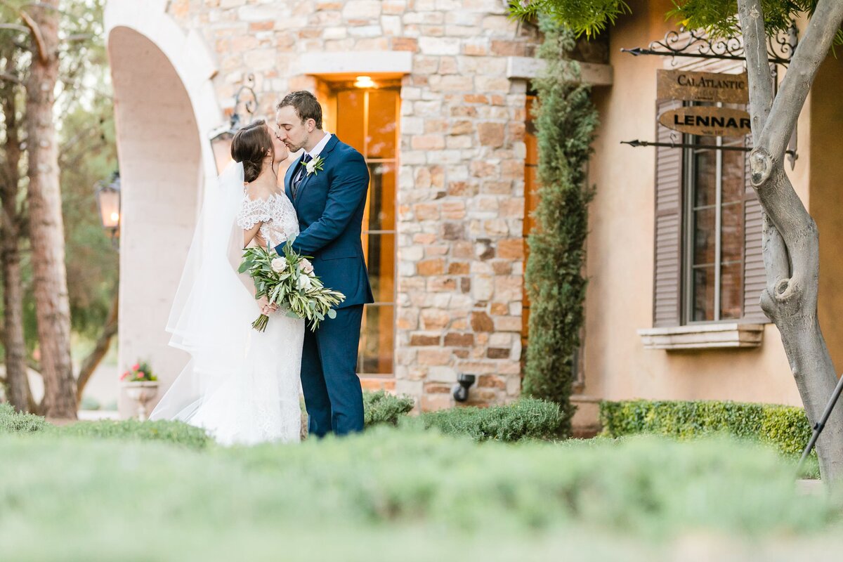 bride-and-groom-kissing-at-villa-siena