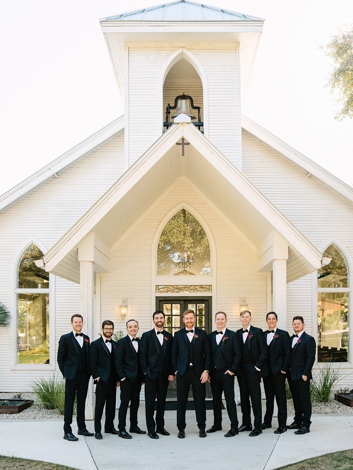 Chandelier- of-Gruene-San-Antonio-wedding_0027