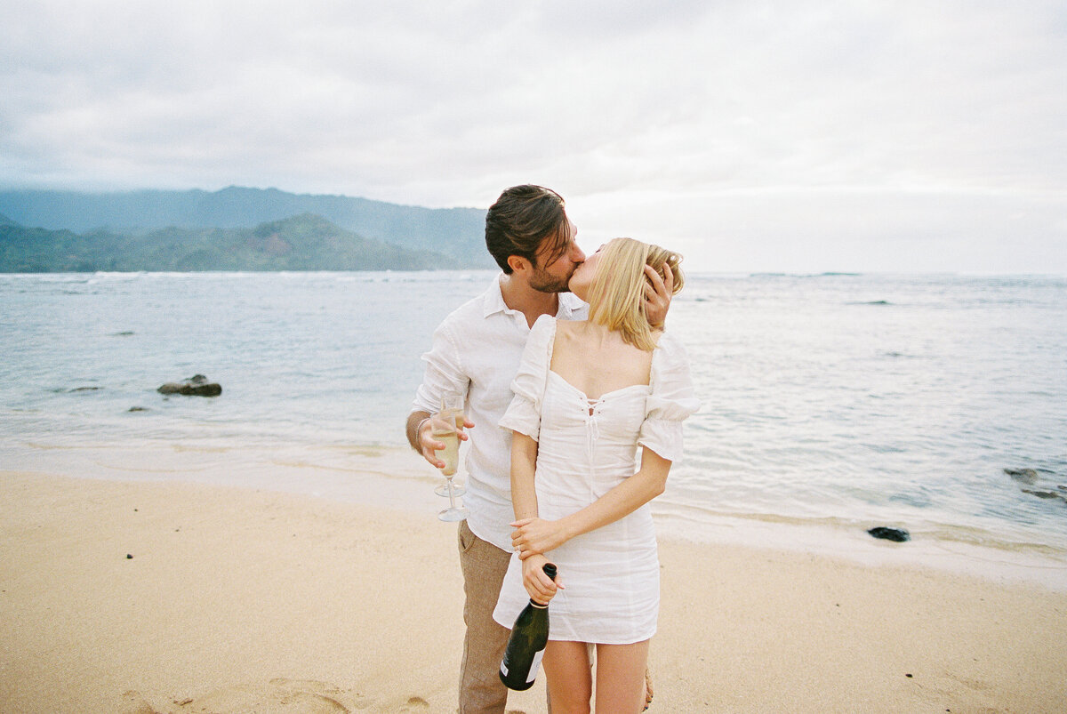 Kauai Wedding photographer Mami Wyckoff Photography engagement family maternity portrait 112