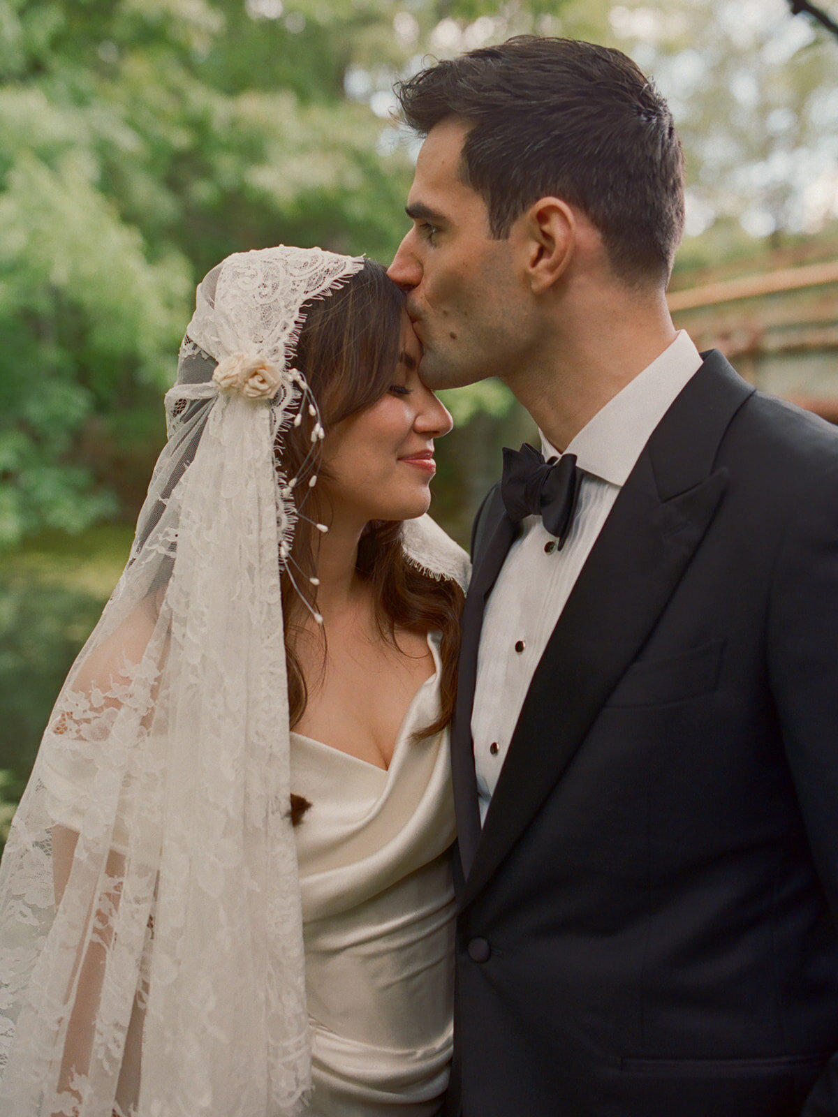 Faye-Fern-Creative-Ruby-Olivia-Rae-Hersey-Eugen-Hotaj-Prospect-Park-Boathouse-Wedding-First-Look-06
