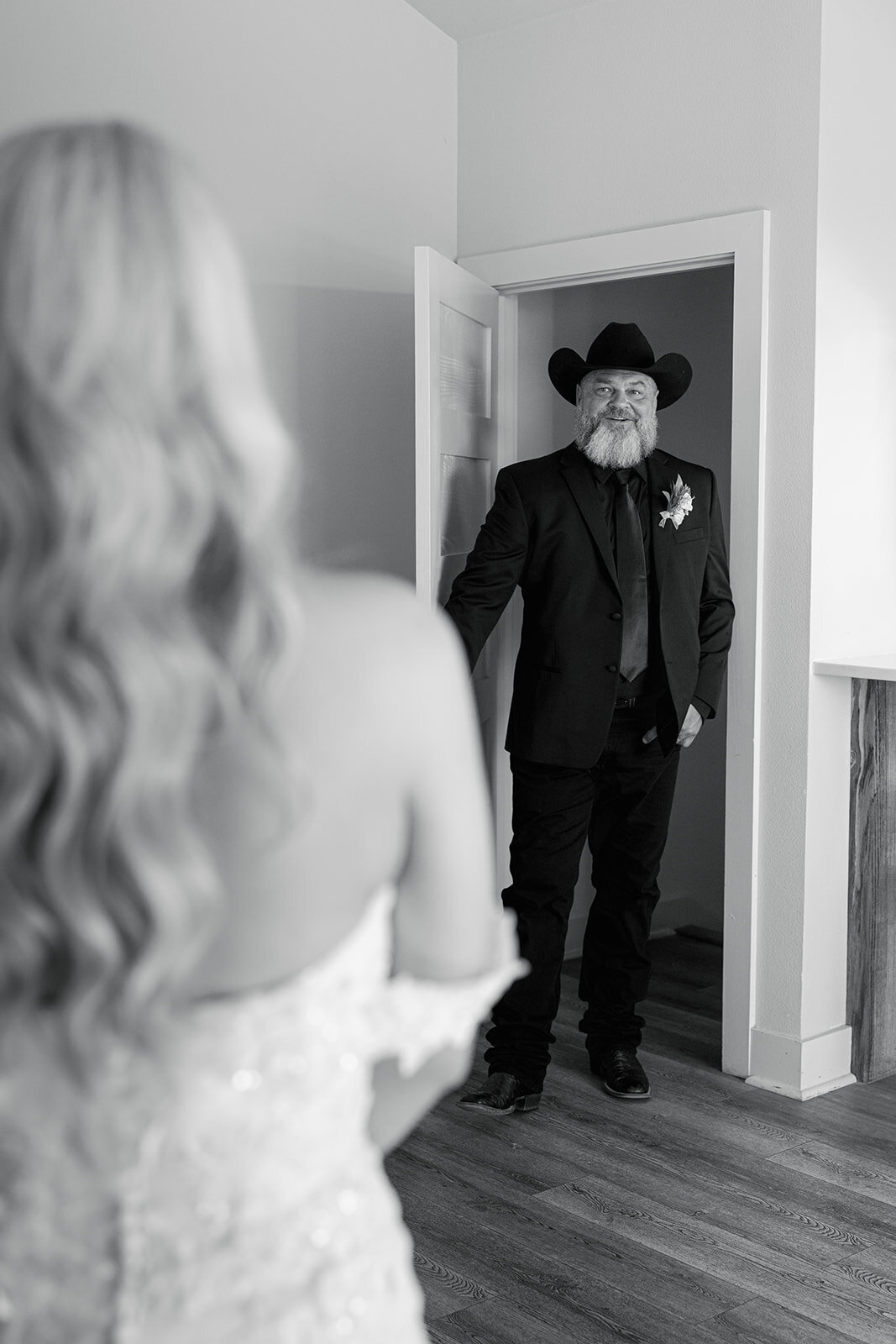 2025-10-11_DykesWeddingPreviews_MollyMurphyPhotography-22