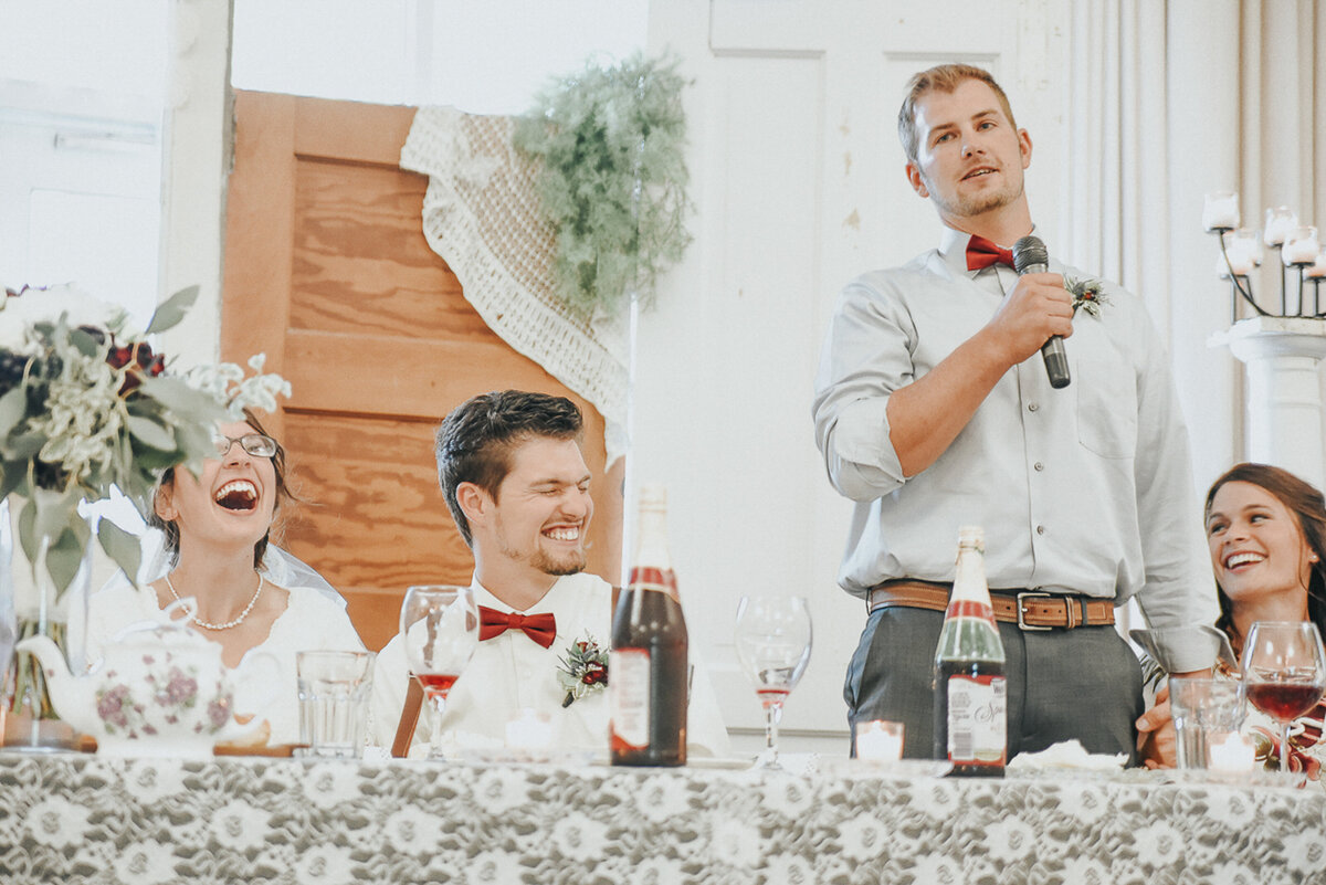 wedding speeches and cake | Iowa wedding photographer | Iowa Photographer | Playlife | Cedar Rapids | Iowa City | Kalona | Alaynna Ann Schwartz-51