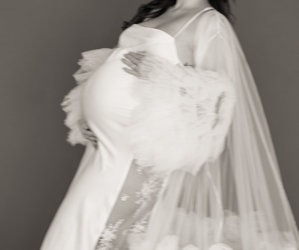 emmiclaire-maternity-flowy-dress-motion-studio