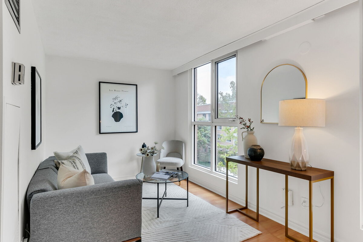 8-web-or-mls-8_001_Living Room