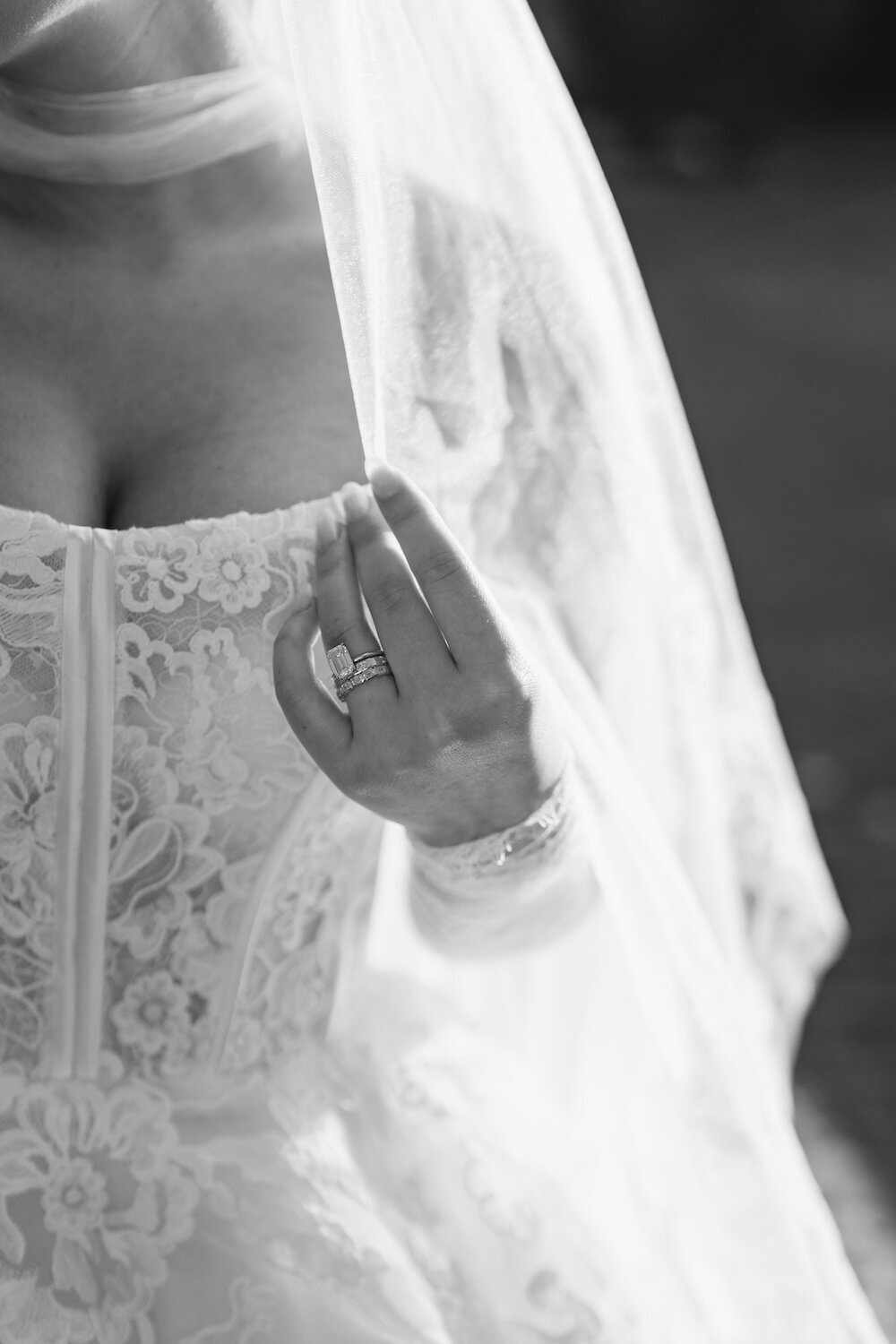 simply-white-bridal-ny-bride-in-Lazaro