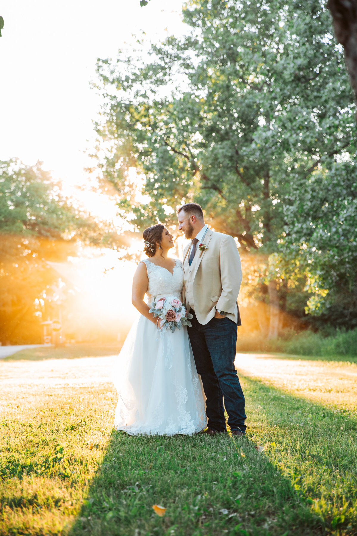 sarah-oberheim-photography-best-st-louis-missour-wedding-photographer-near-me-wildlife-prairie-park-wedding-photography4