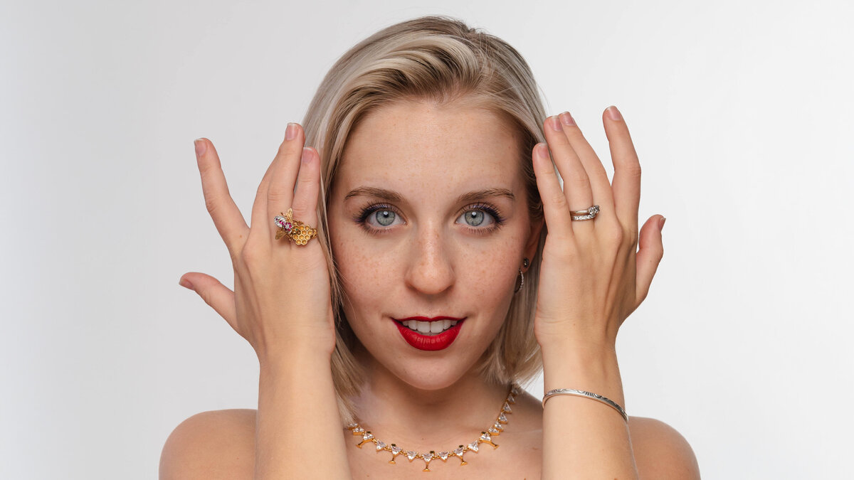 Curiosity-Photography-and-content-Agency-for-makeup-and-jewelry-brands-and-businesses-by-Lexi-Pratt-Meza-and-phoenix-valley-Arizona