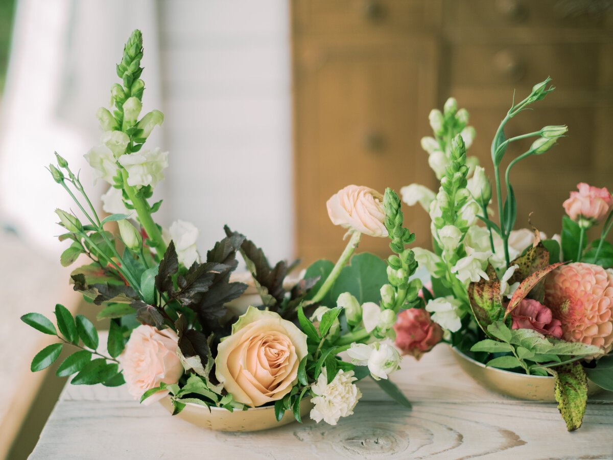 table centerpiece, legacy hill farm, studi fleurette, colorful farm wedding mn