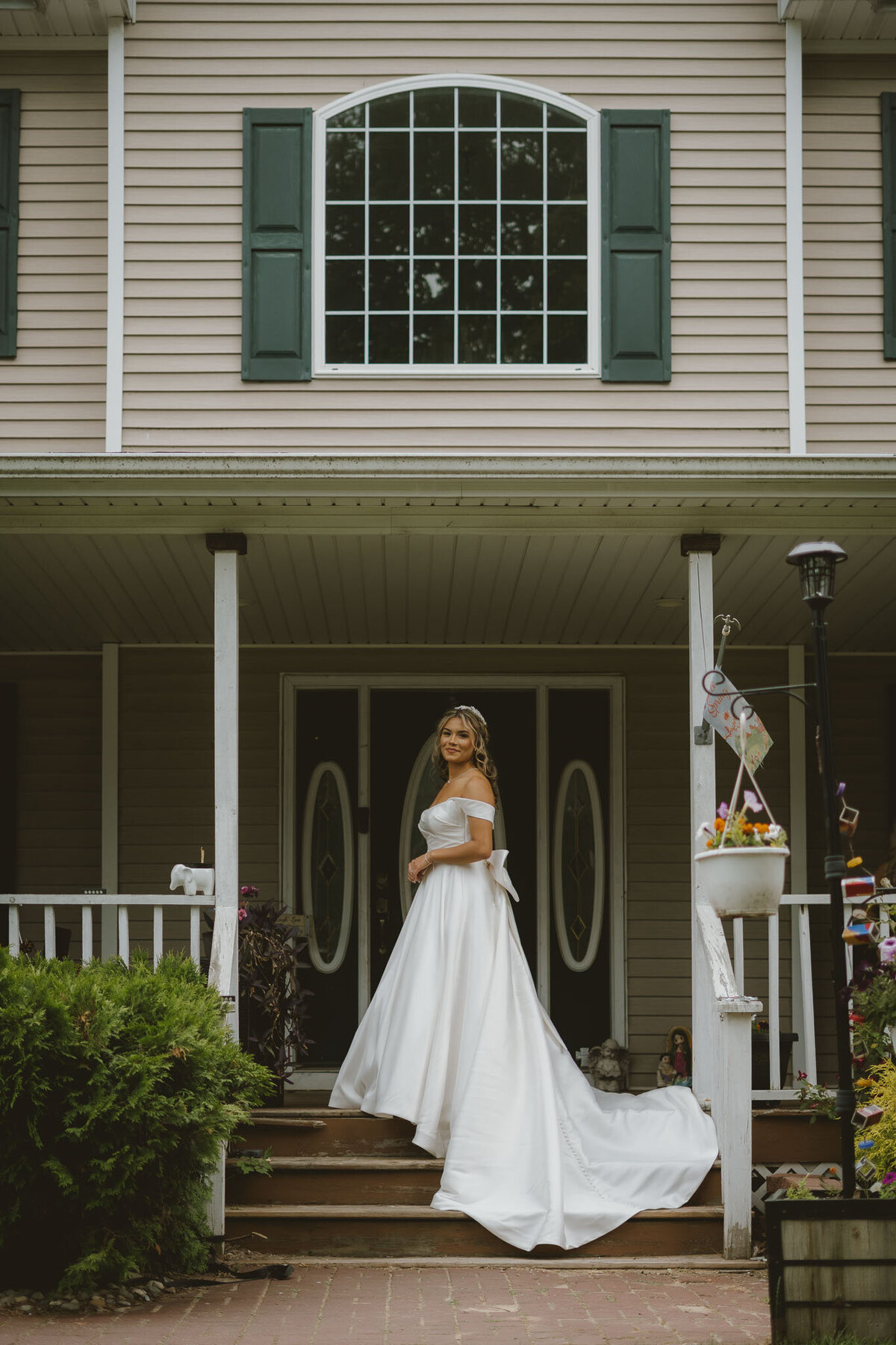 Classic Neutral Michigan Wedding Photographer-02