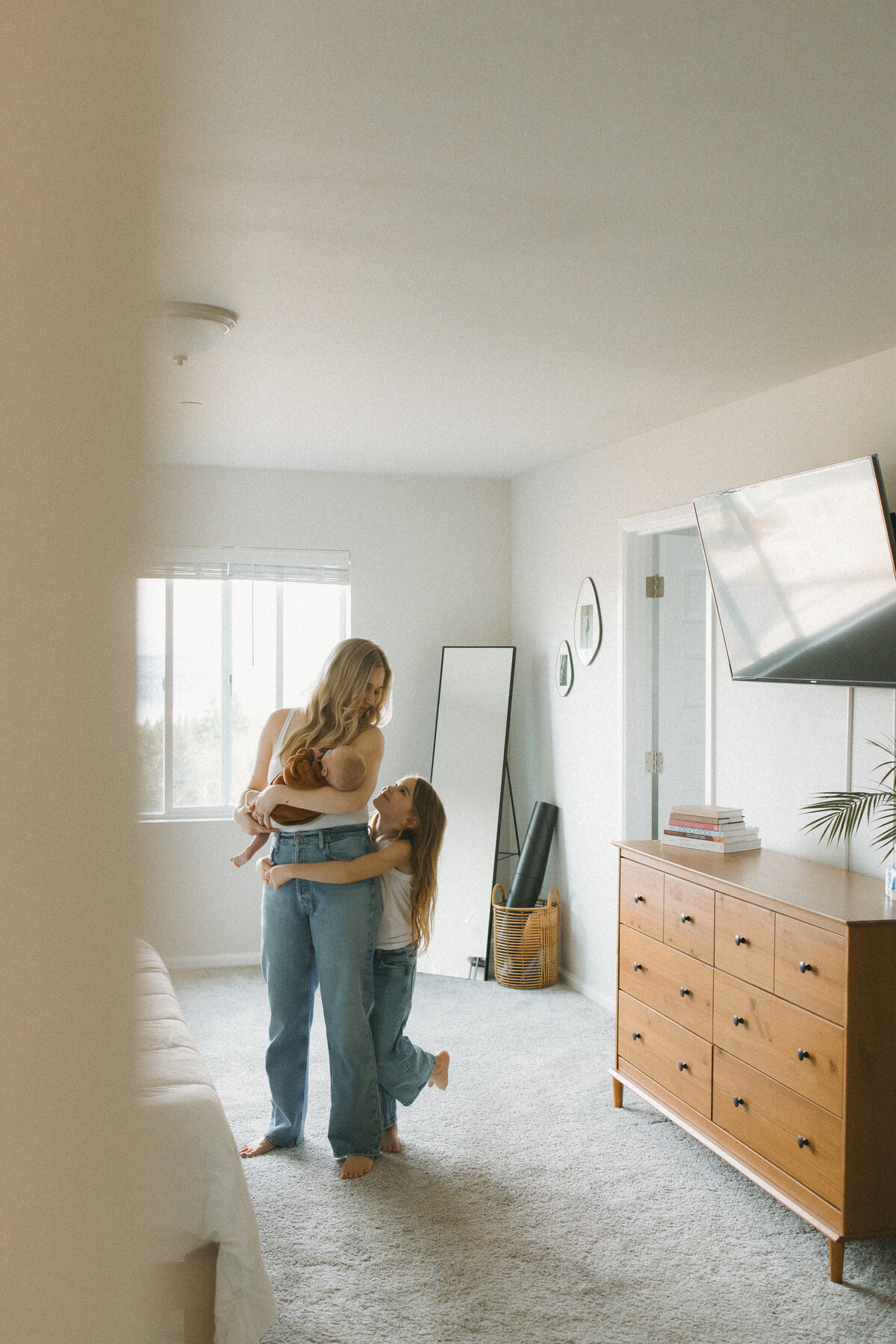 tacoma seattle bremerton and gig harbor newborn photographer in comfort of home-19