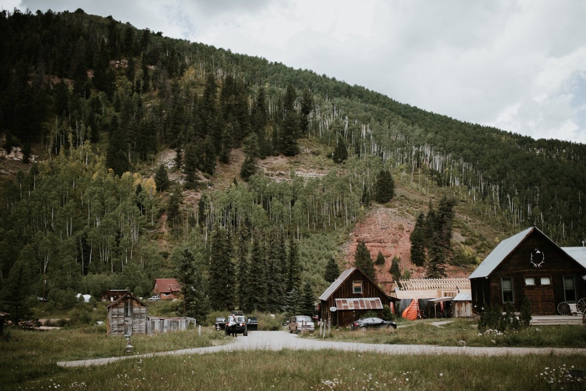 dunton-hot-springs-colorado-elopement-17