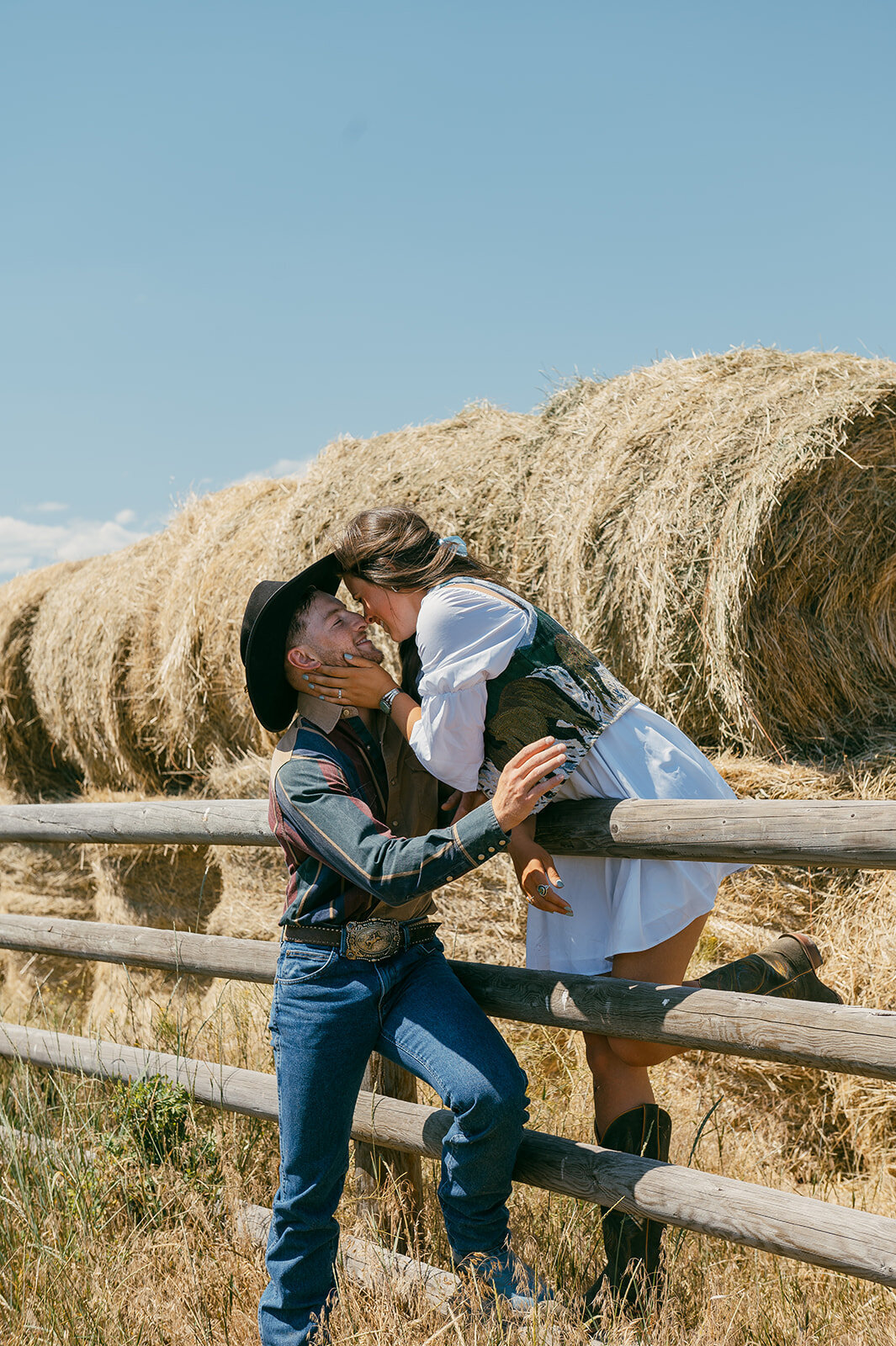 presley-gray-photo-haybale-forest-montana-elopement-7576
