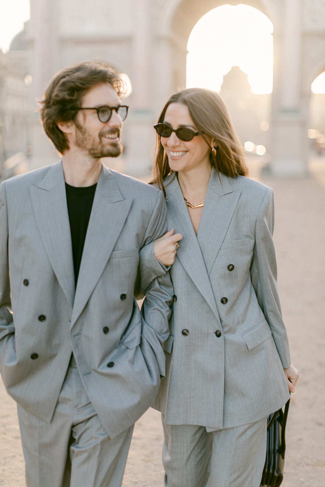 Couple photo session at the Tuileries and Louvre in Paris, showcasing timeless love and classic Parisian architecture.