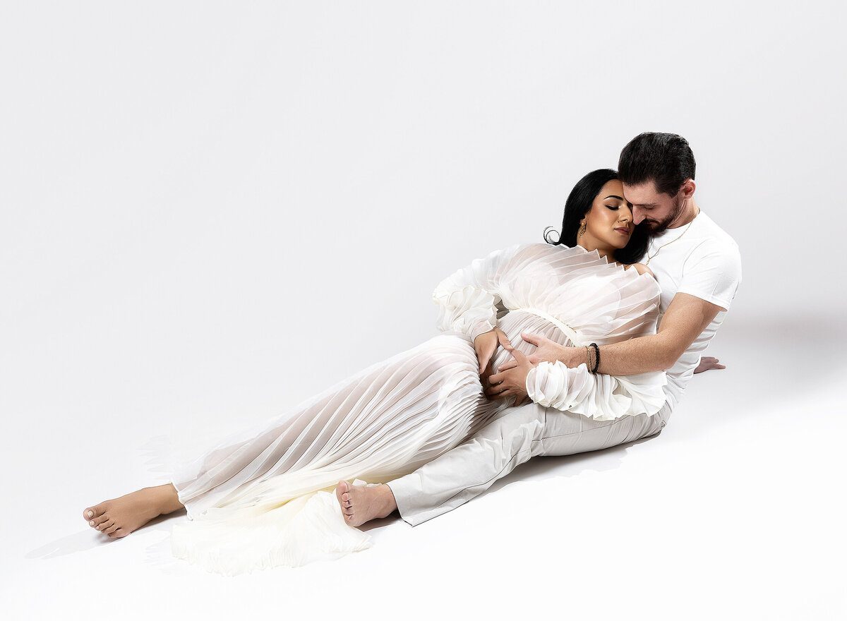 Modern Maternity photos, white maternity dress, fitted gown, baby bump, couples photo, 28 weeks gestation, baby pics, pregnancy pics, photographer near me, Oswego ny maternity photographer, Serving Syracuse