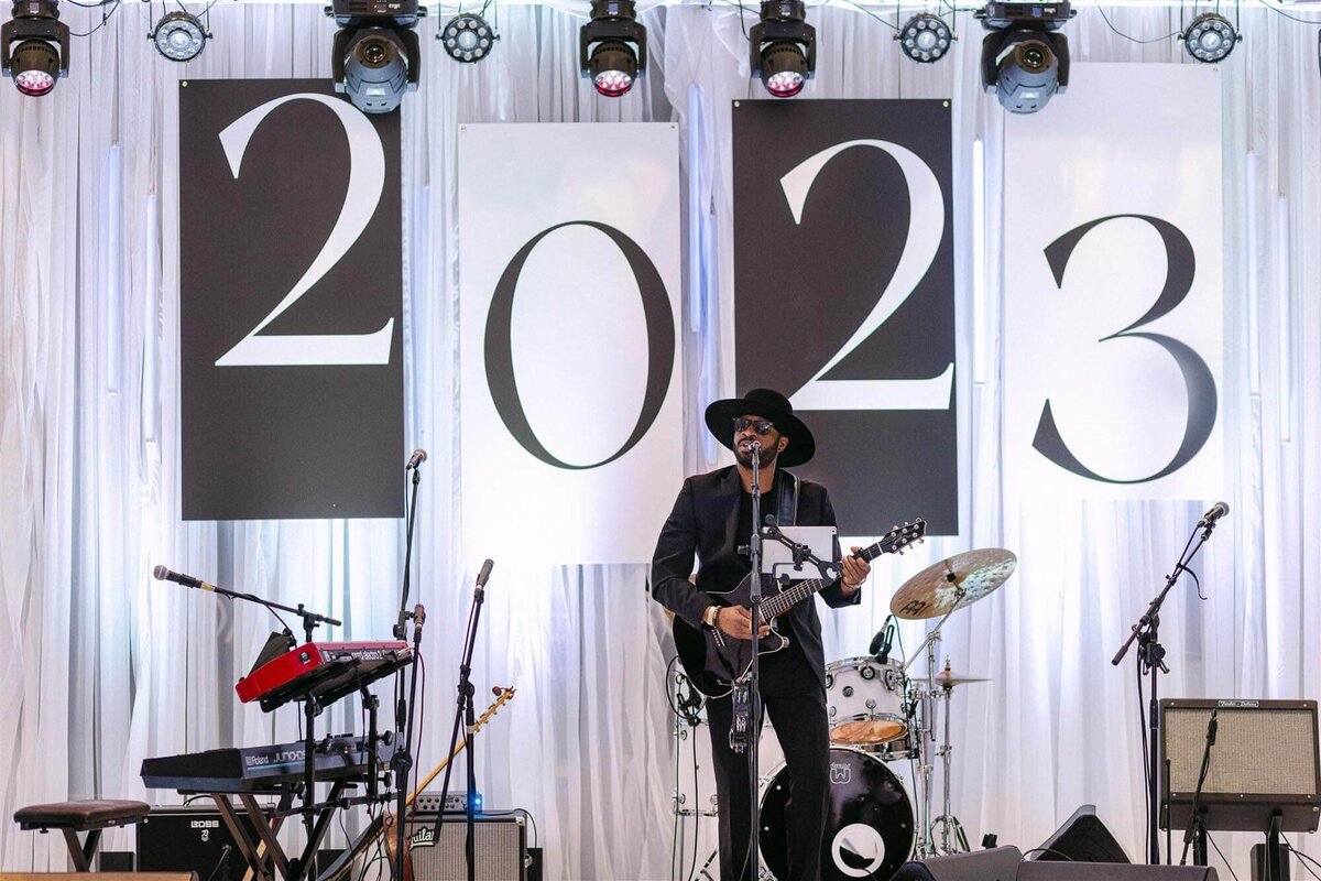 new-year-eve-2023-live-musician