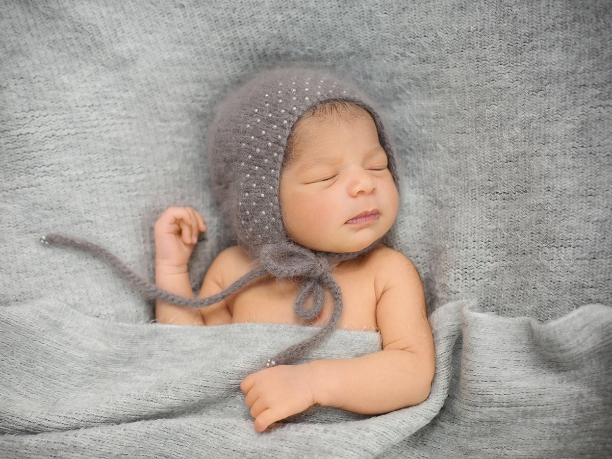 newborns in hats333