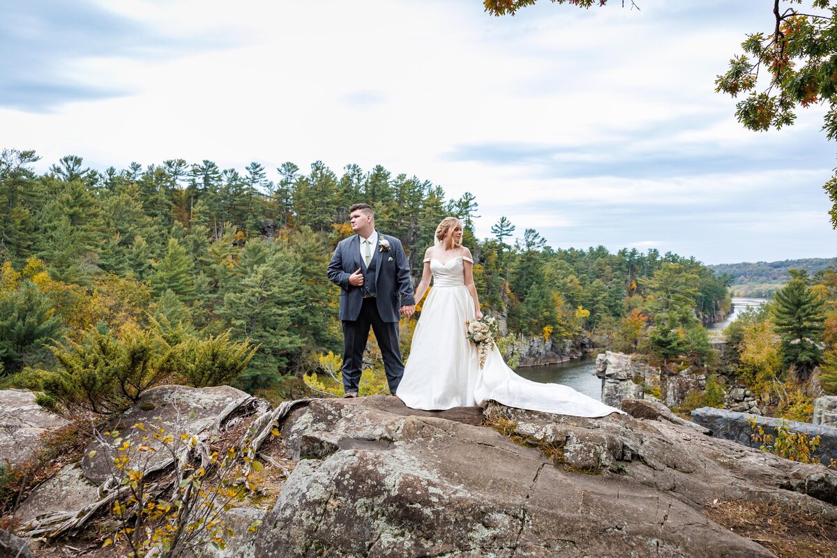 27-RaeganLiam-Wedding-Photographer-St-Cloud-Brainerd-MN-MindiJenningsPhotography