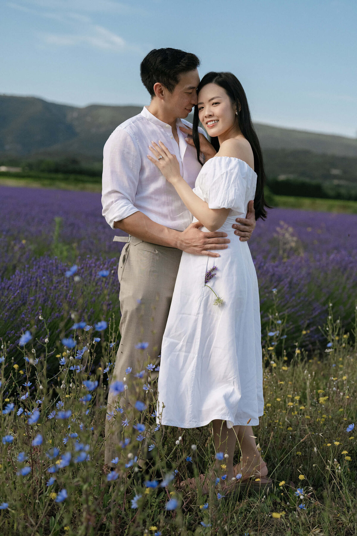 Lavender field engagement photo shoot in the Provence France