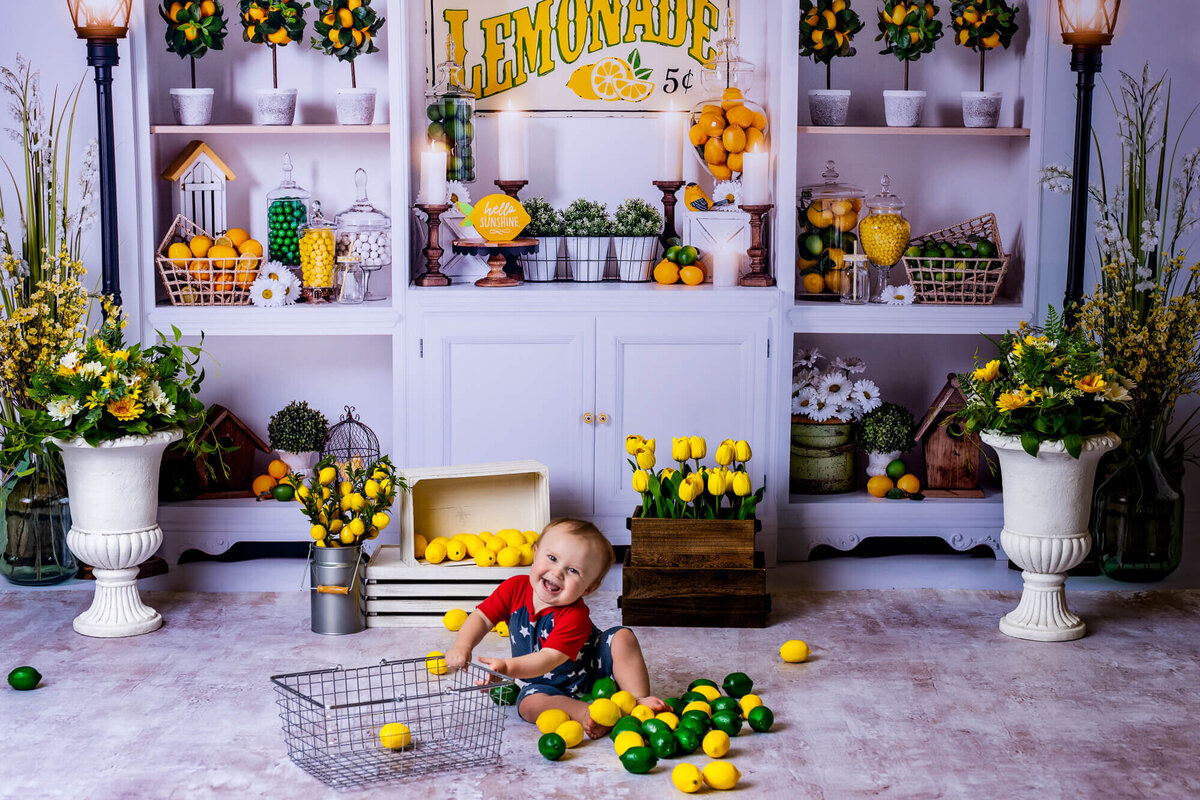 Prescott kids photography by Melissa Byrne shows Lemonade stand mini session