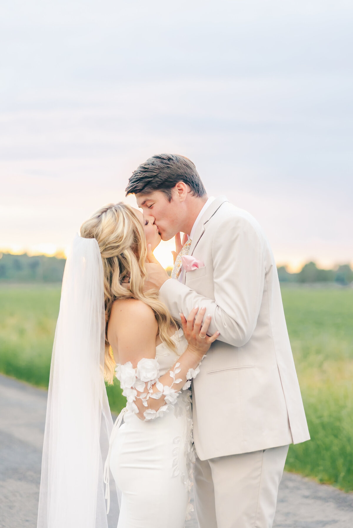Sneak Peeks Creekside at Colliers End May Wedding | Lauren Elliott Photography | Emily & Kyle Anderson -151