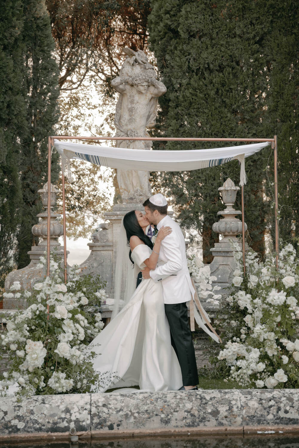 Flora_And_Grace_La_Foce_Tuscany_Editorial_Wedding_Photographer-381