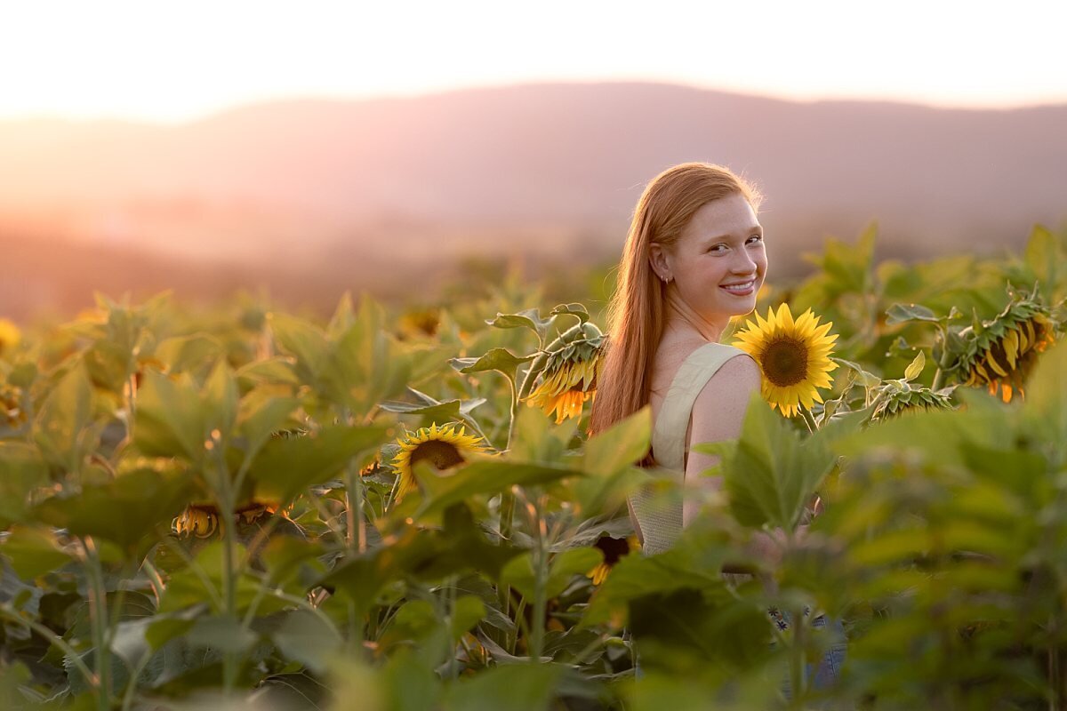 Senior-portrait-with-sunflowers