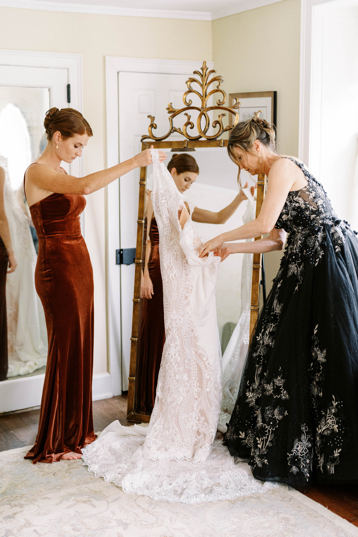 Philander-Chase-Knox-Estate-Wedding-Photographer-Bridal-Getting-Ready_008