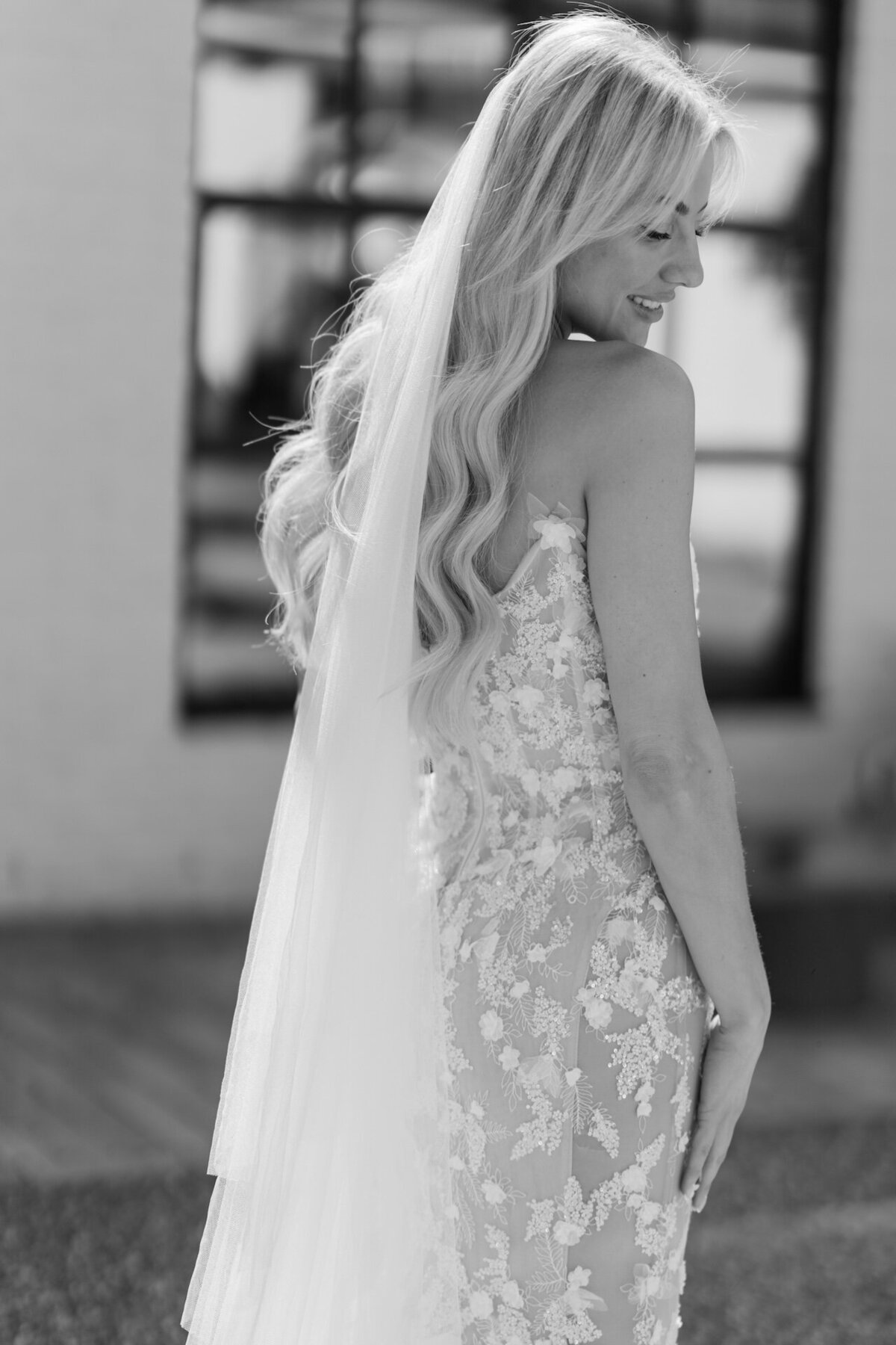 timeless-romantic-luxury-wedding-bride-veil-london-photography