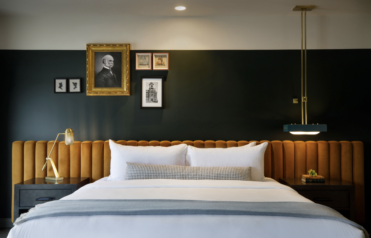 Cyrus Hotel 1