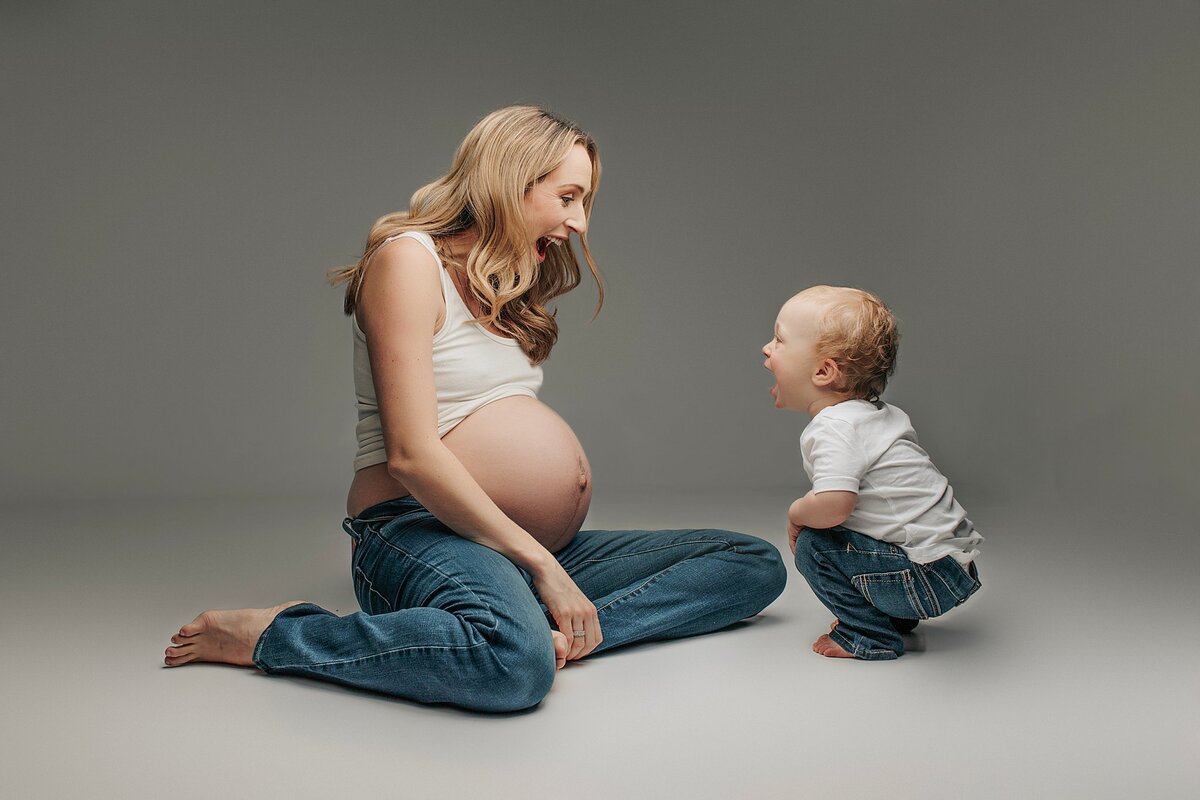 studio maternity photos austin texas