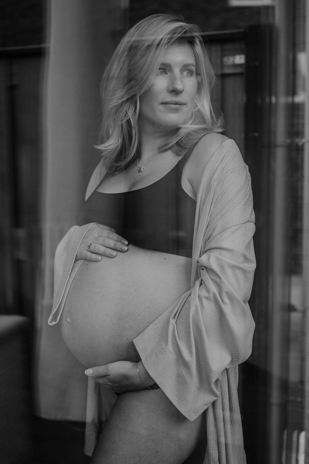 zwangerschapsshoot-blote-buik-puur-natuurlijk-thuis-louise-boonstoppel-fotografie_0057