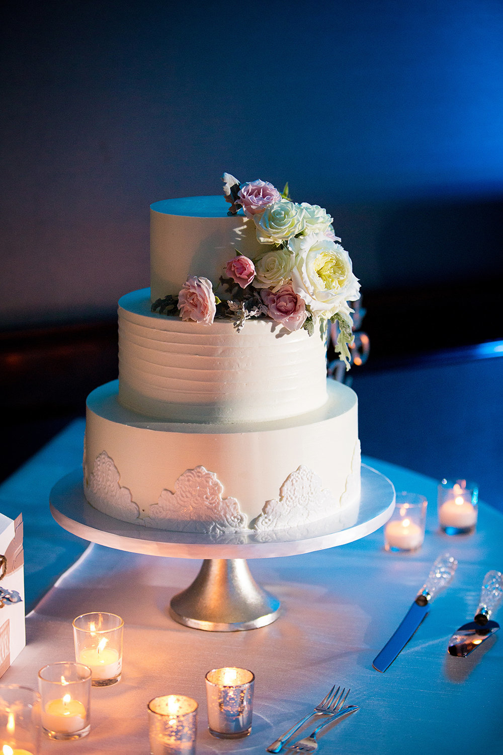wedding photos cake three layers with flowers