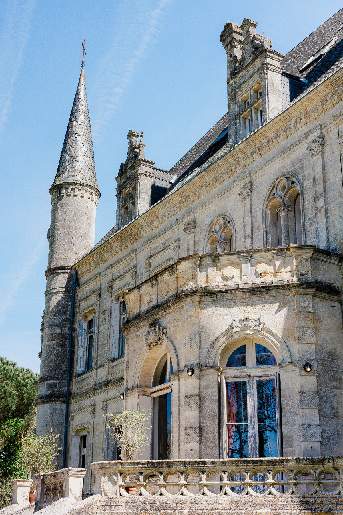 Modern_Chic_Chateau_Valouze_Destination_Wedding_Photographer-26