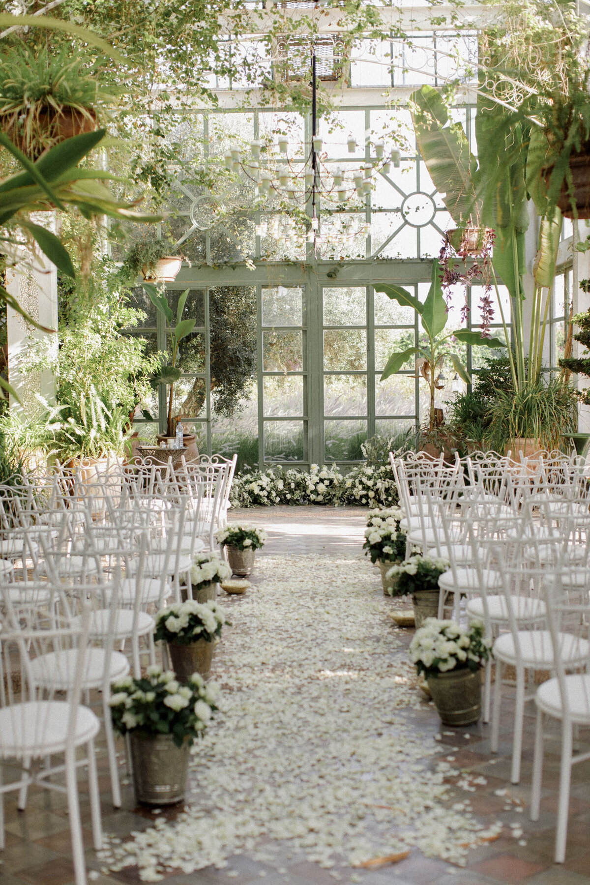 Morocco wedding in white Beldi country club Marrakech Veronique lorre destination florist15