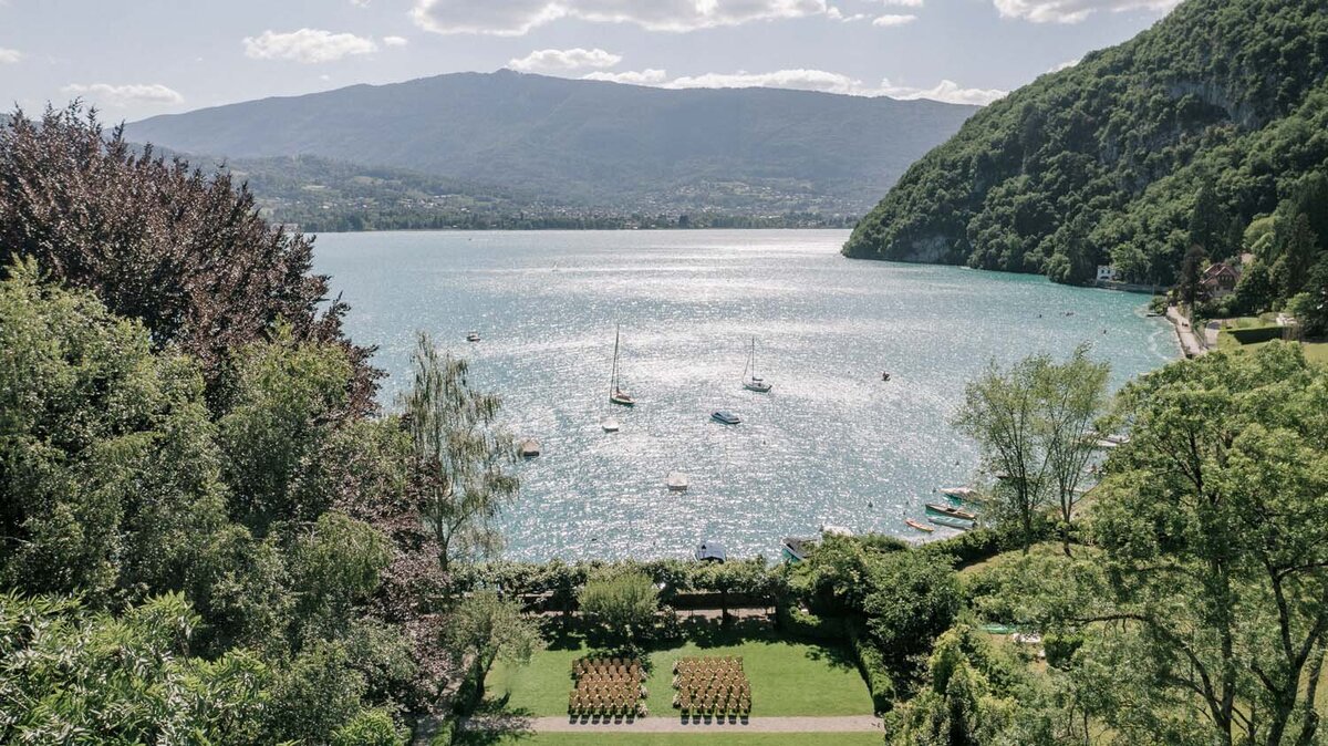 Alexandra & John romantic blush and lavender wedding by the Annecy Lake - Veronique Lorre floral designer - The Komans photography44