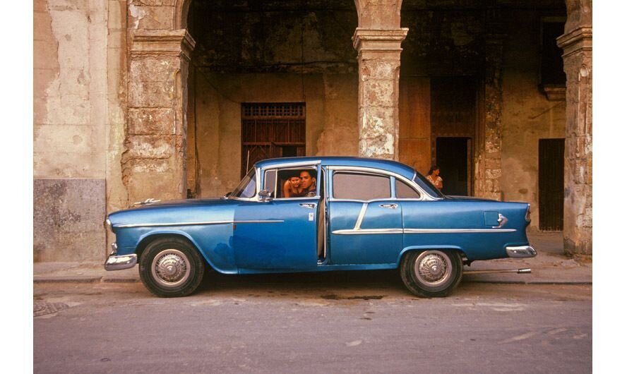 3_0_488_1r327_bluecar