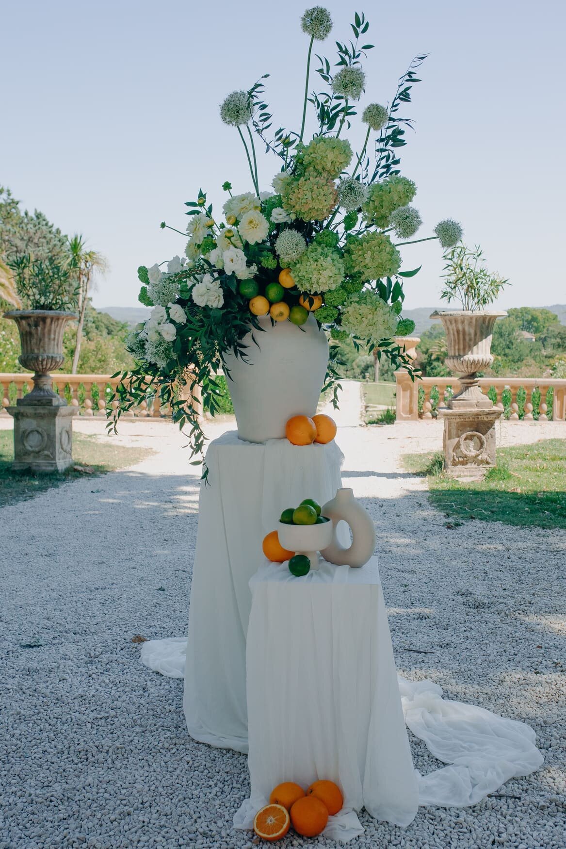 colorful-and-fruity-green-and-orange-wedding-floral-design