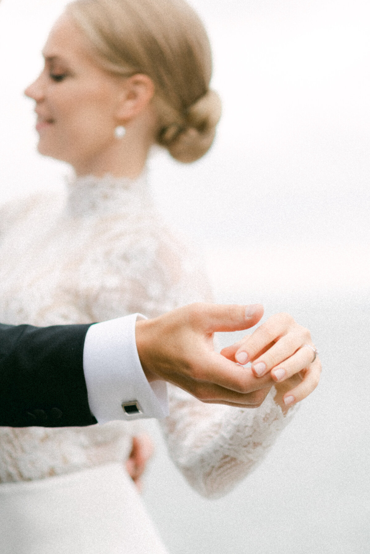 A close up image of wedding couple's hands by wedding photographer Hannika Gabrielsson