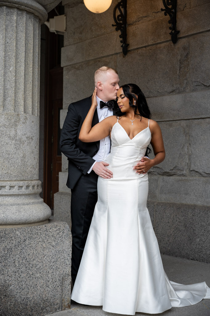43-Milwaukee-Art-Mueseum-Wedding-Lauren-Ashley-Studios