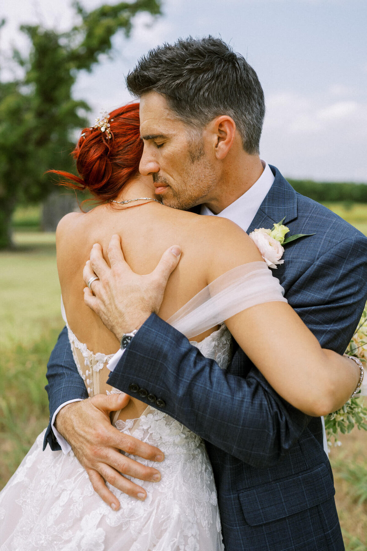 groom-holds-bride-tightly