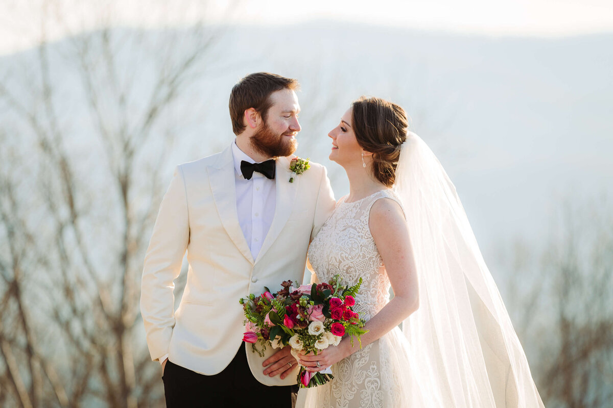 Jump-Off-Rock-NC-Mountain-Elopement-39