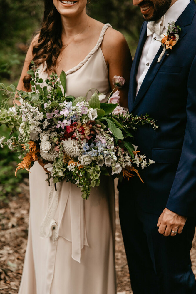 storyteller-collective-photo-co-bride-and-groom-with-garden-bouquet-harvest-preserve-iowa-city-iowa