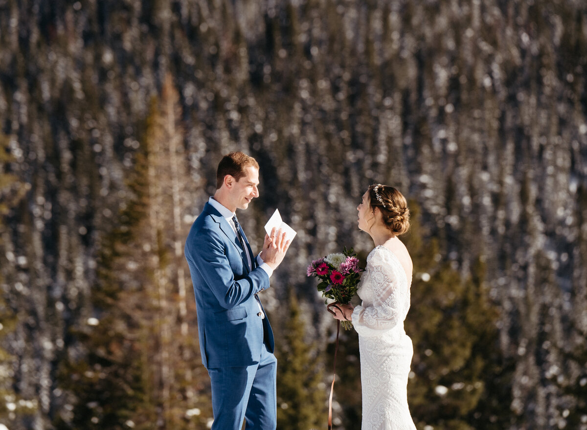 Sam-Murch-Photography-Ouray-Winter-Elopement-with-dog-35