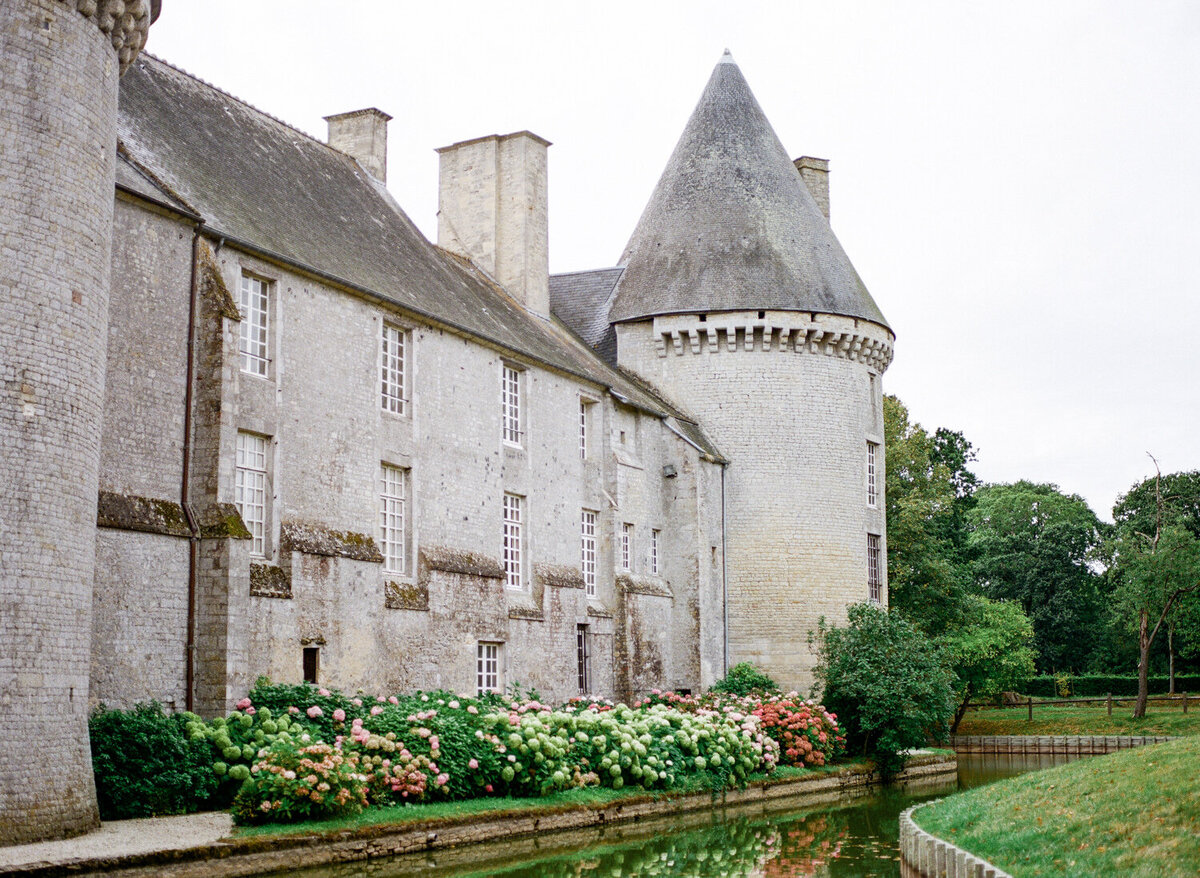 Normandy chateau destination wedding - Harriette Earnshaw Photography-060