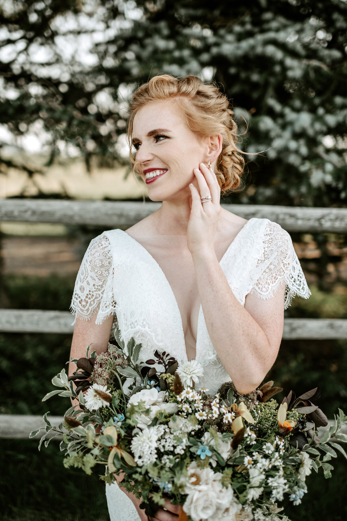 floral-and-field-design-bespoke-wedding-floral-styling-calgary-alberta-country-trails-8