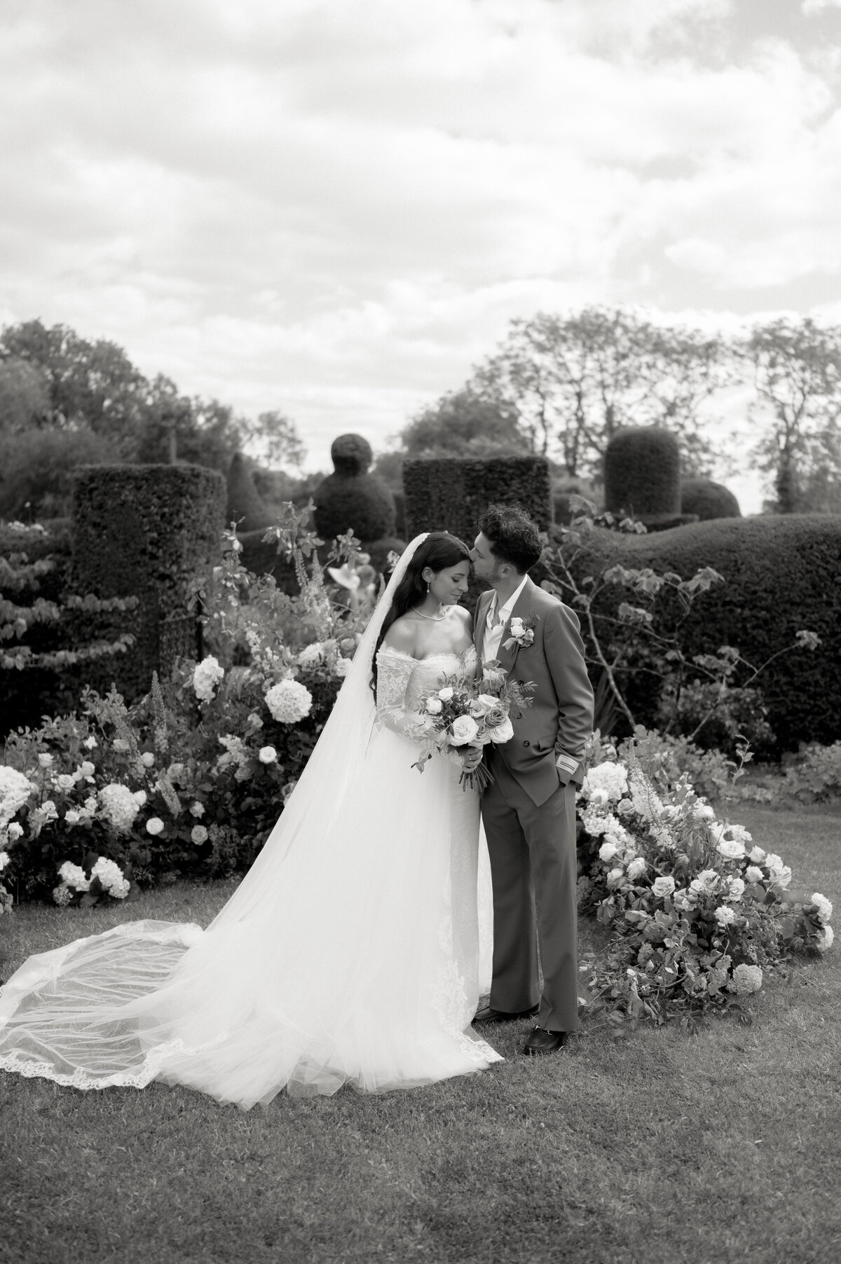 Carla&Will-334_Wizz & Wild Wedding Florals