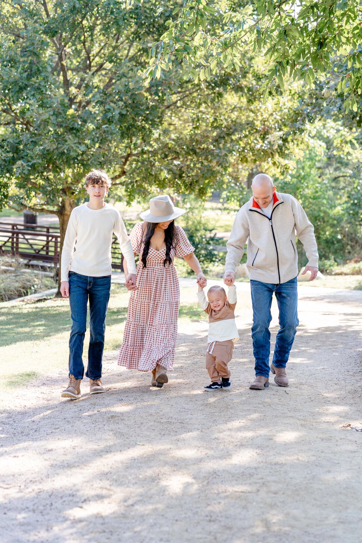 Austin-TX-Fall-Mini-Session-Magnolia-and-Grace-Photography-Co-JessicaL# (1)-15
